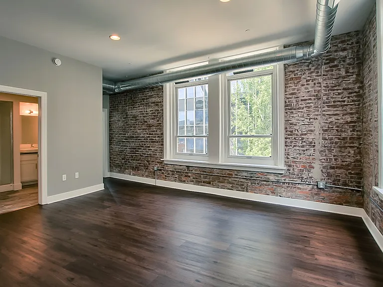 210 Walnut St — Photo 5