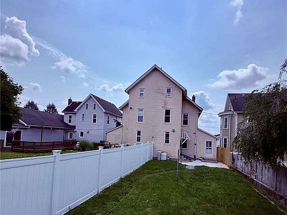 2nd image of 185 W 27th St