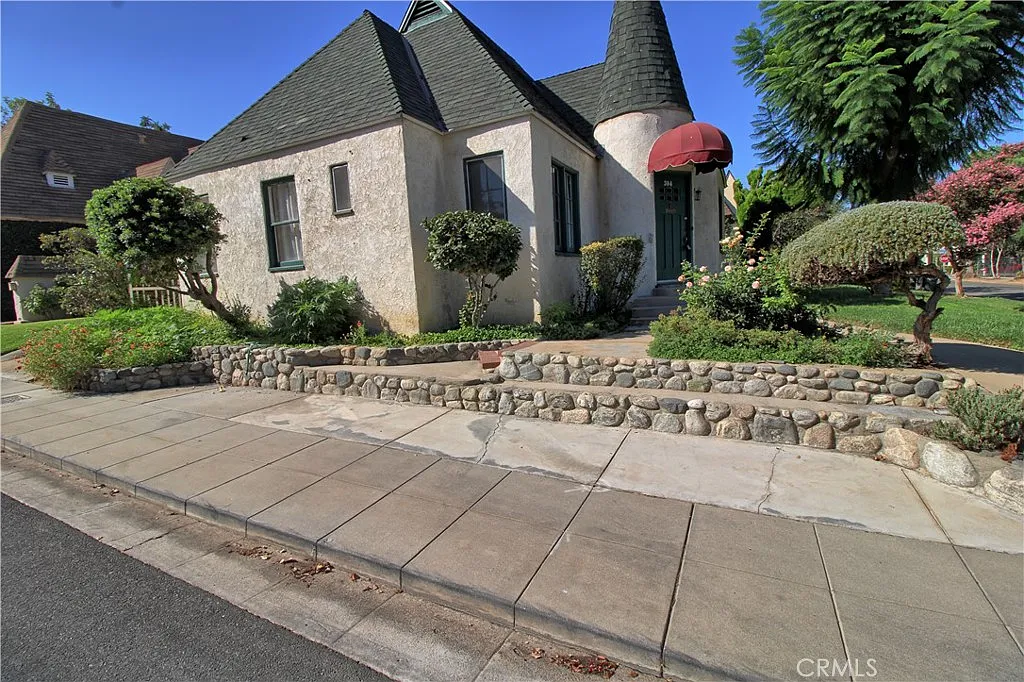2 bed, 820 sqft, $2,700 — Photo 3
