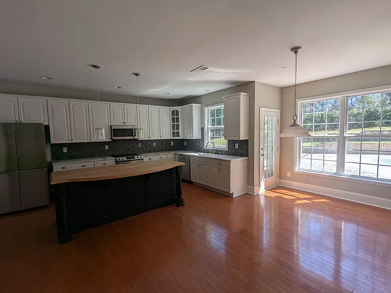 7894 Woodmere Dr — Photo 10