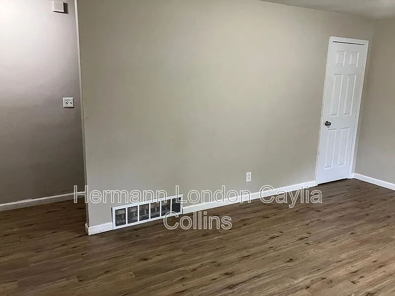 3 bed, 1.0 bath, 864 sqft, $1,325 — Photo 2