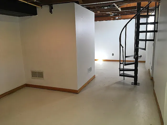 2043 Meade St — Photo 6