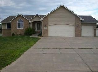 105 W Primrose Ct, Rose Hill, KS 67133