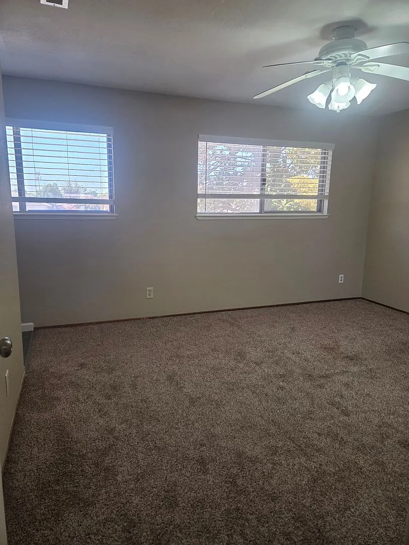 A Rosemont 4 Bdrm, 3 Bath — Photo 3