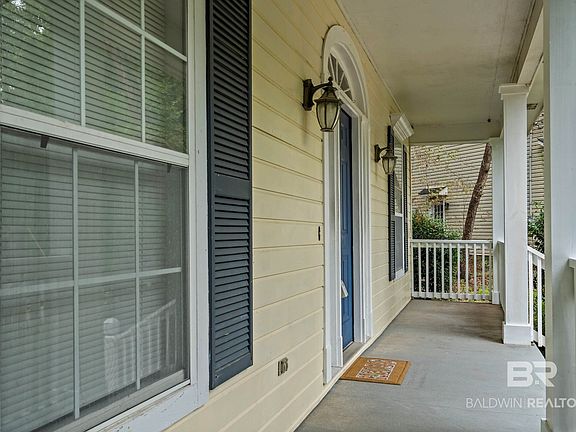 3rd image of 105 Blackthorne Cir
