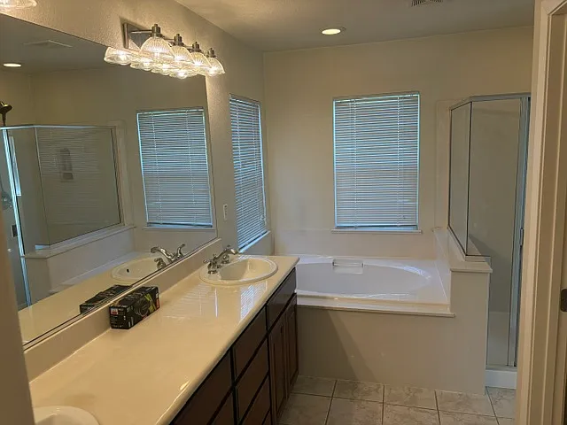 3 bed, 2.5 bath, 1673 sqft, $3,000 — Photo 1