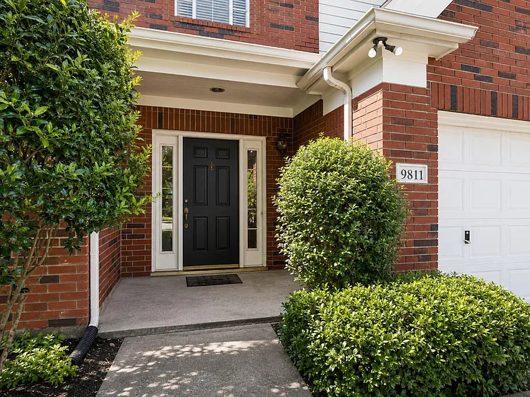 9811 Sandtown Cir — Photo 2
