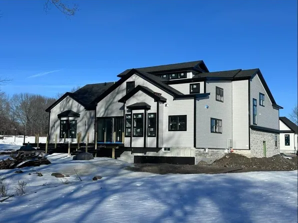 3 Diesel Dr, Lincoln, RI 02865