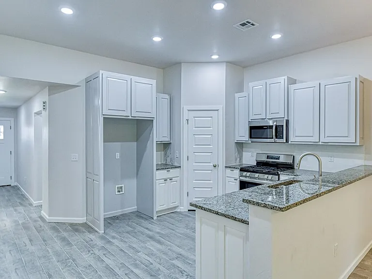 1006 Varenna Ln — Photo 10