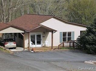 200 White Oak Cir, Burnsville, NC 28714