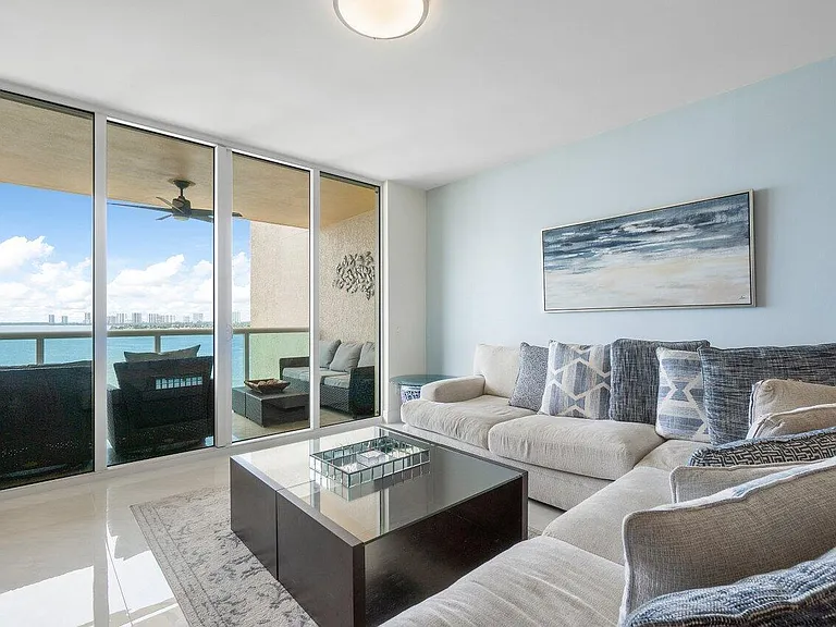 2650 Lake Shore Dr #1003 — Photo 3