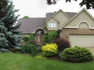 5056 Paddington Down Rd NW, Canton, OH 44718