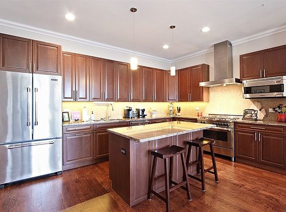 3rd image of 3747 N Ashland Ave APT 3S