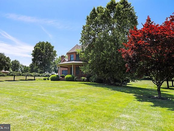 5th image of 8410 Country Home Ln
