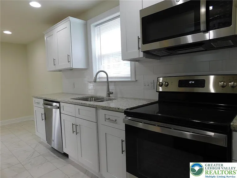 68 W Union Blvd — Photo 13
