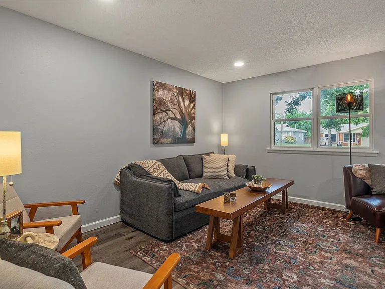 706 Henslee Dr — Photo 5