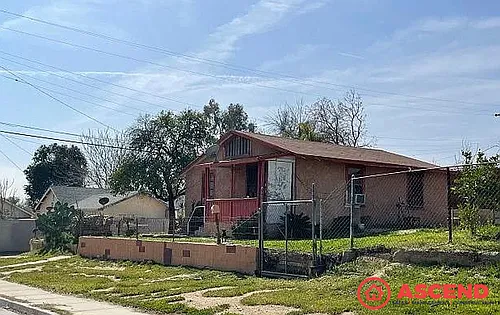 2418 N Inyo St Photo 1