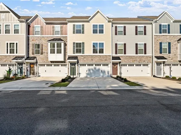 1743 Ark Royal Rd, Chesapeake, VA 23323