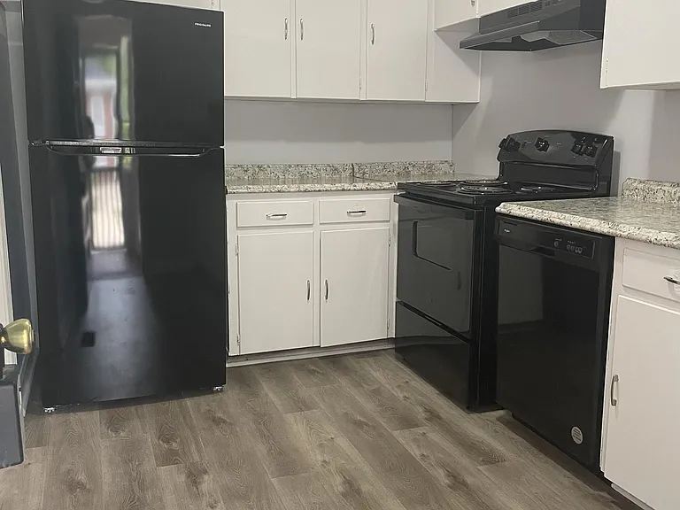 1000B 5th Ave — Photo 10