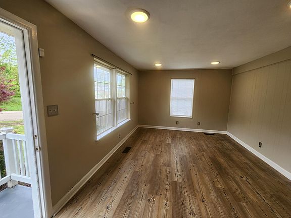 4th image of 1618 Brown Ave
