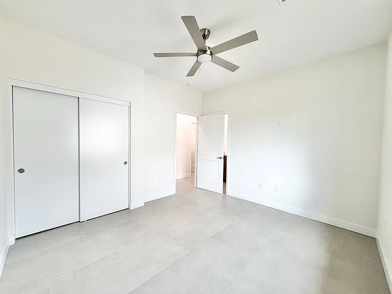 30125-30127 Avenida Juarez — Photo 10