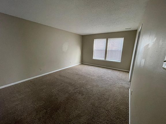5th image of 2423 Redland Ln