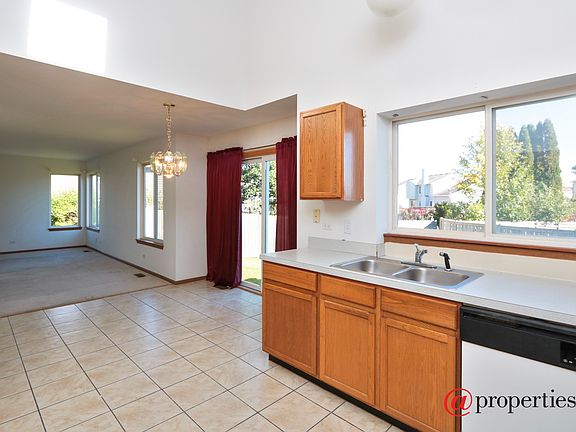 Kitchen / Breakfast Room