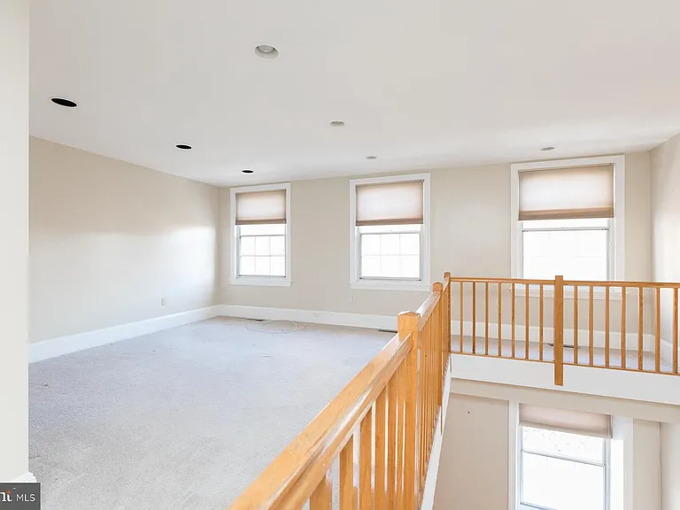 242 S 8th St #4 — Photo 12