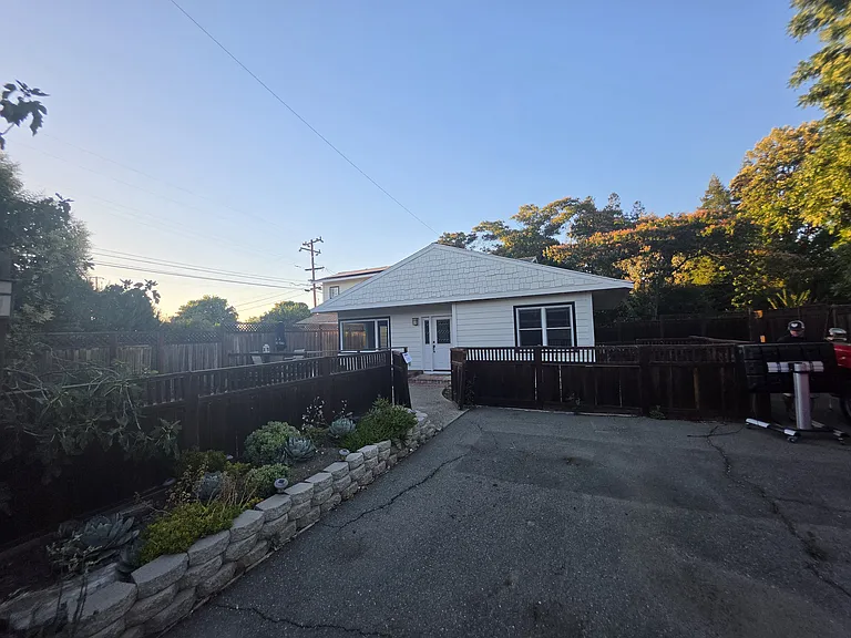 1366 Janet Ln #A — Photo 1