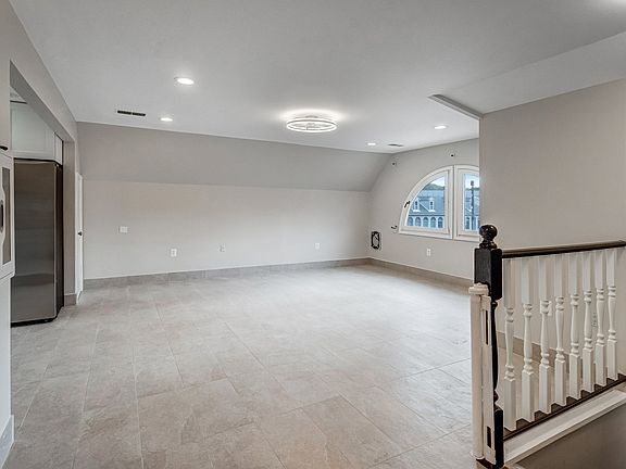 2nd image of 202 Washington St APT D