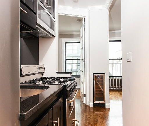 4th image of 232 Elizabeth St APT 4D
