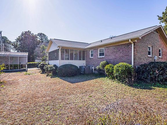 5th image of 215 Parkstream Cir