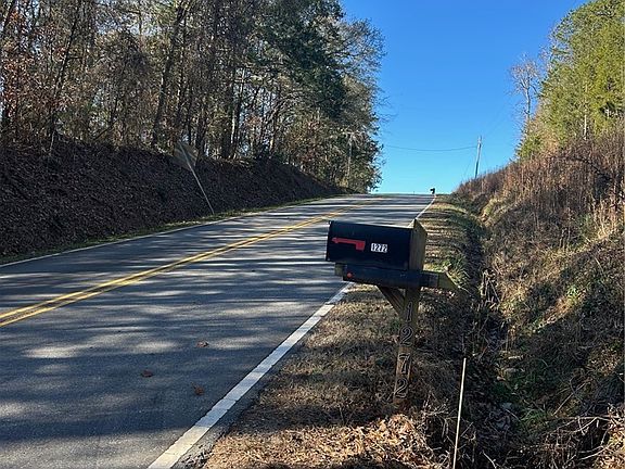 3rd image of 1272 Horseshoe Rd