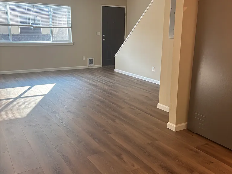 1634 S Kent Des Moines Rd #B — Photo 1