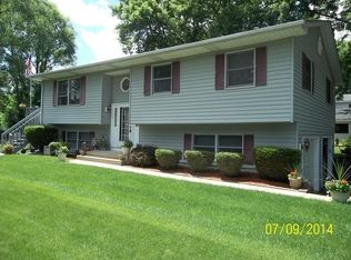 8411 Coral Rd, Wonder Lake, IL 60097