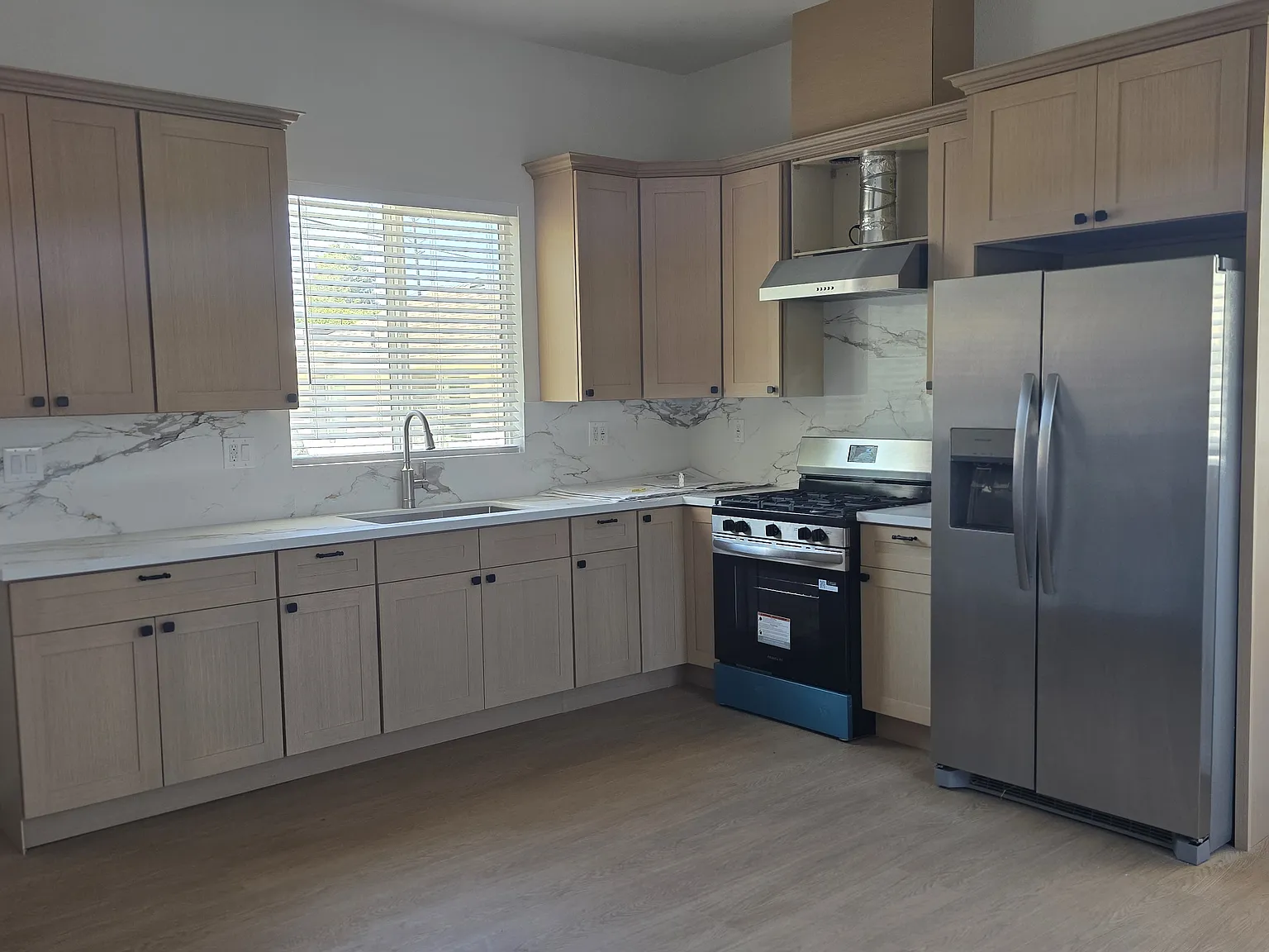 17442 Roscoe Blvd — Photo 2