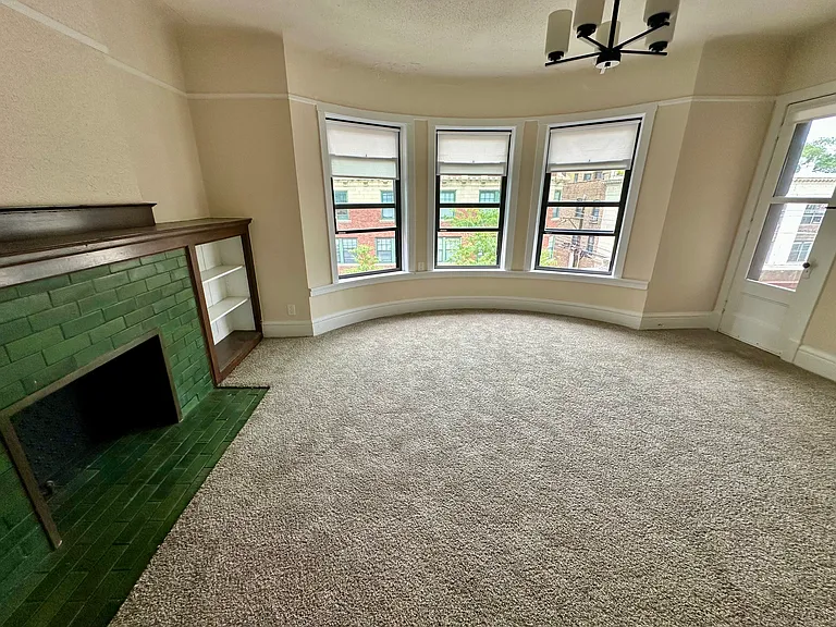 1008 W Argyle St #3E — Photo 2