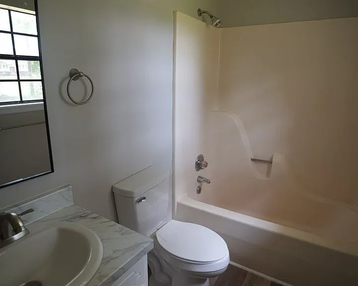 922 Henry Ct SW — Photo 16