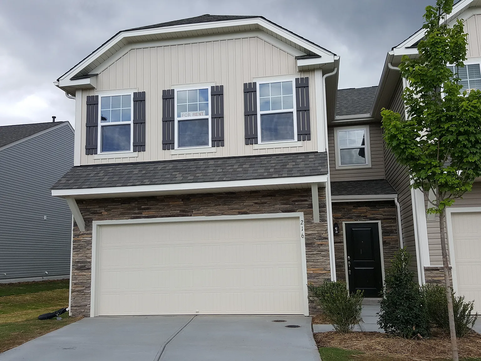 3 bed, 2.5 bath, 2268 sqft, $2,200 — Photo 1