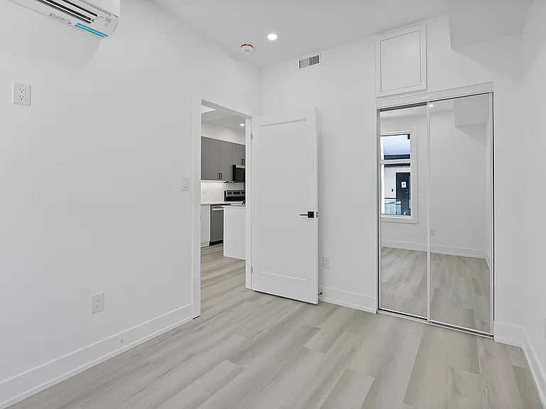 587 Oakwood Ave — Photo 36