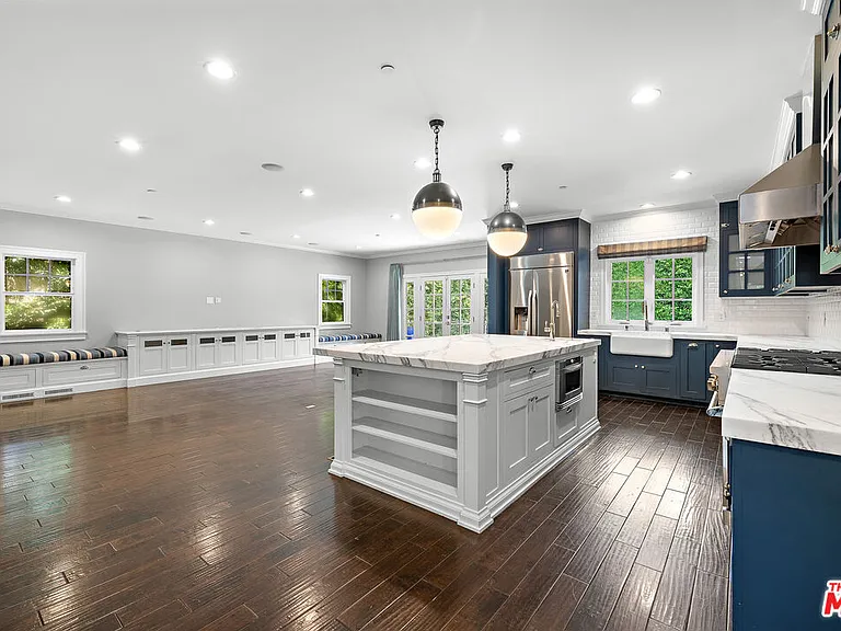 1147 Centinela Ave — Photo 16