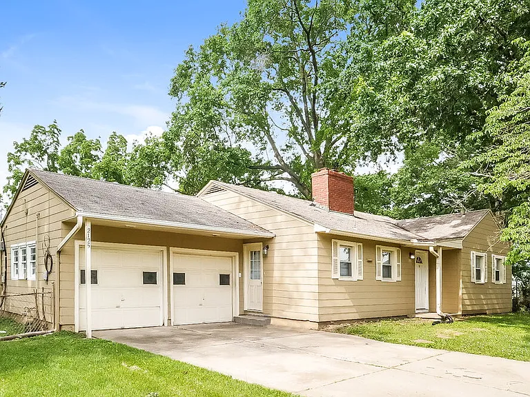 2125 NE Gaddy Rd — Photo 3