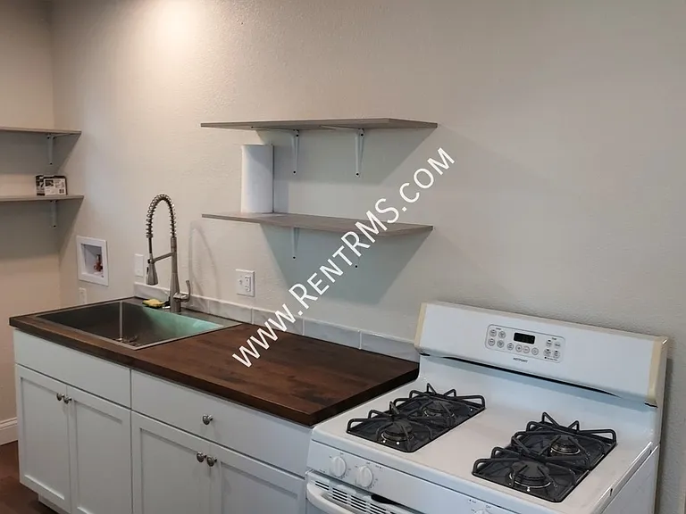 904 SW 33rd St — Photo 7