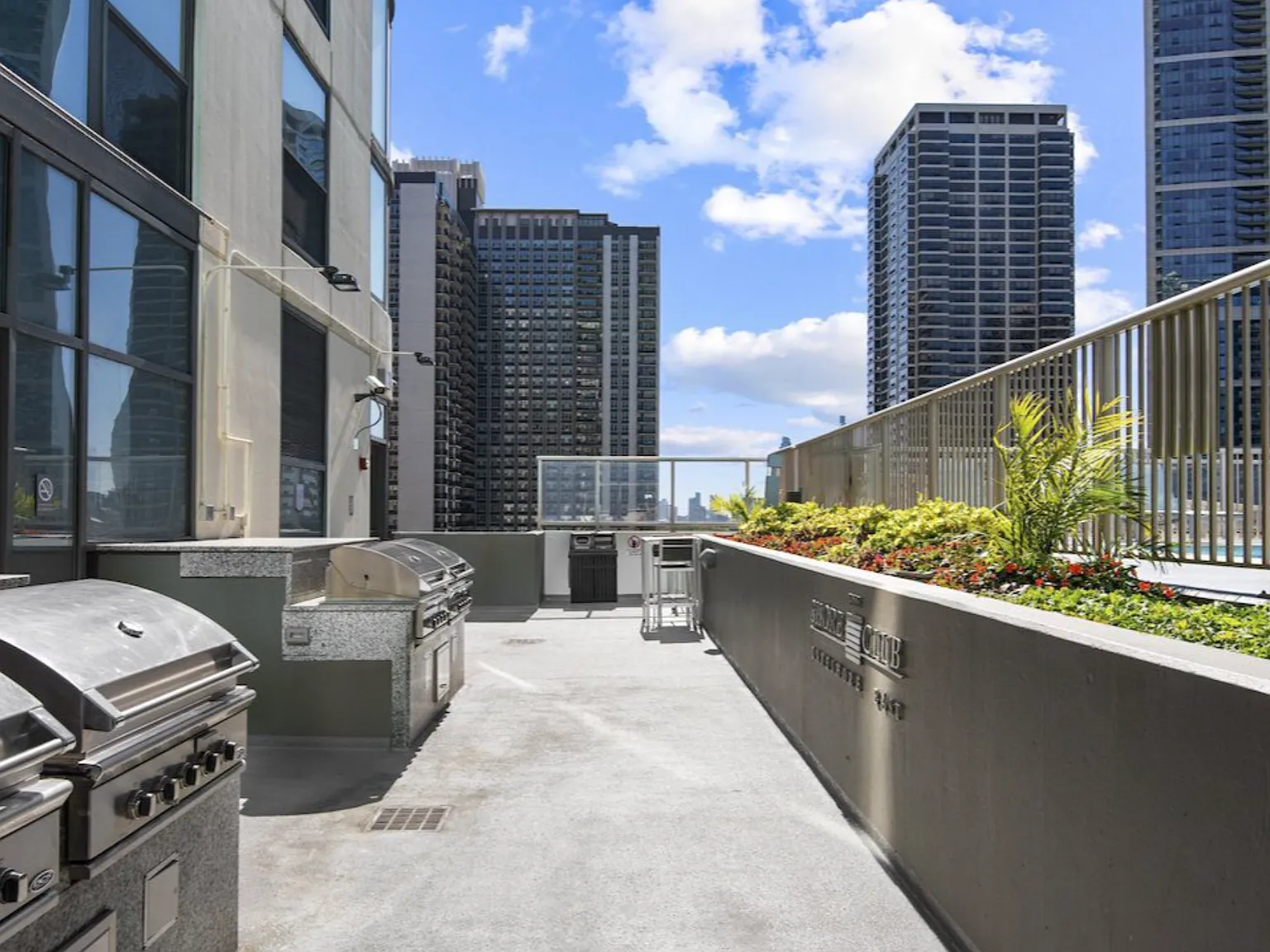 1 bed, 690 sqft, $2,964 — Photo 3