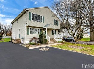 4 Hooker Ave, Middlesex, NJ 08846