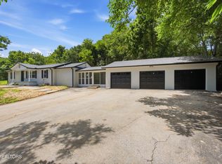 1946 Bluff Rd, Harriman, TN 37748
