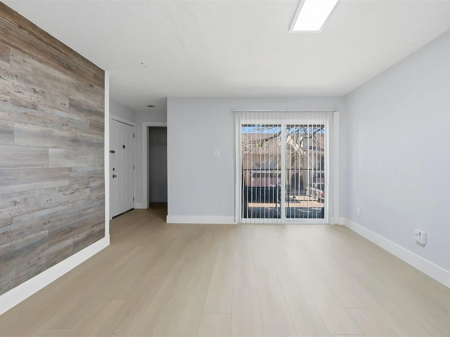 2 bed, 2.0 bath, 1014 sqft, $1,100 — Photo 3