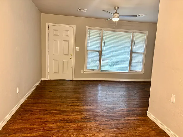 1702 W Britton Rd — Photo 7