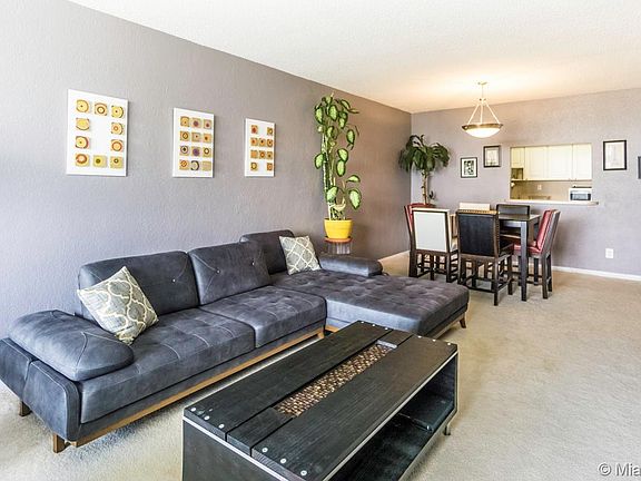 4th image of 19390 Collins Ave APT 1005