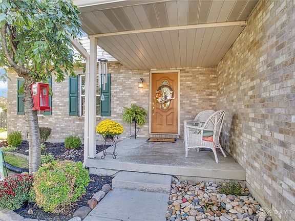 2nd image of 15 Heritage Trail Dr